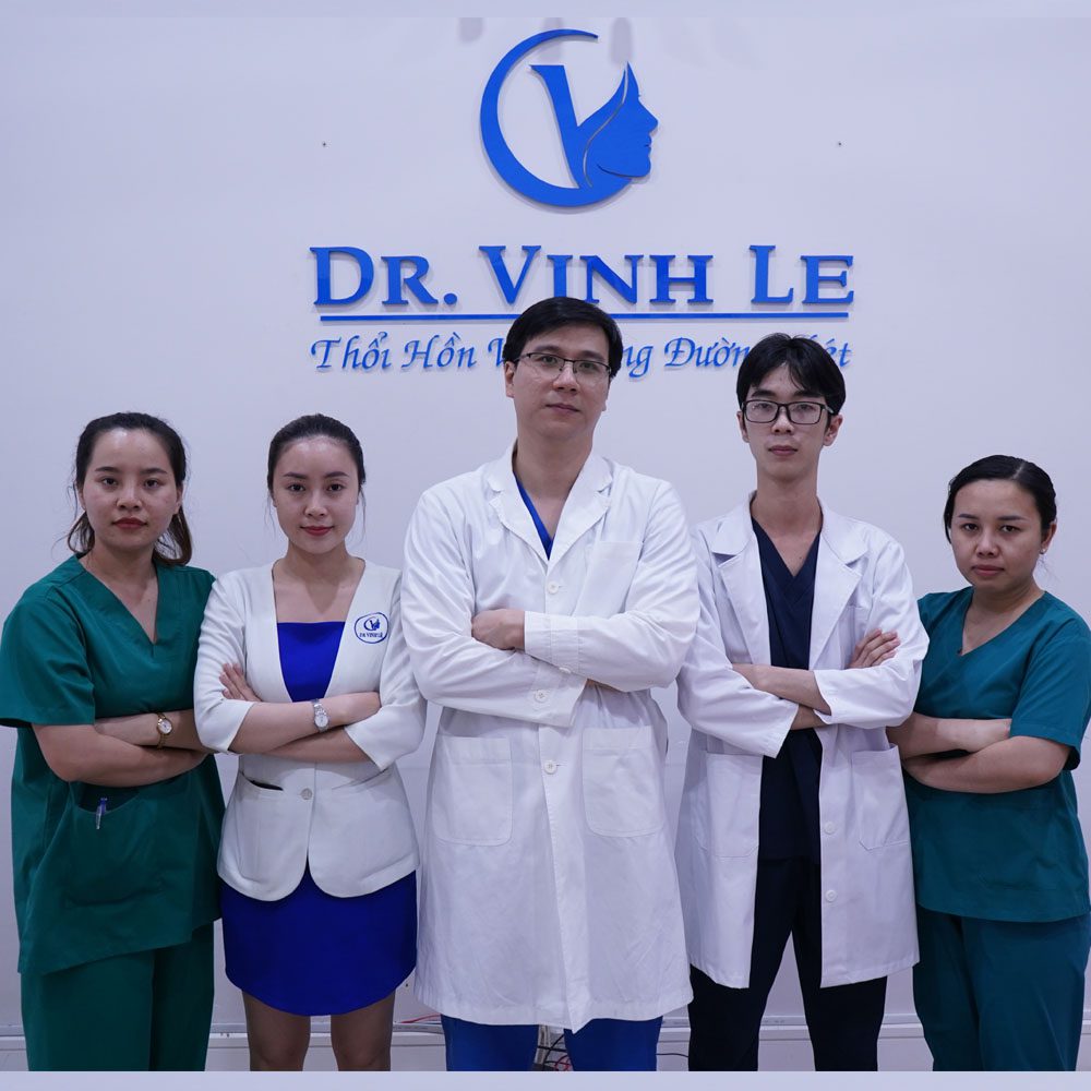 Ekip phẫu thuật hàng đầu tại DR Vinh Lê