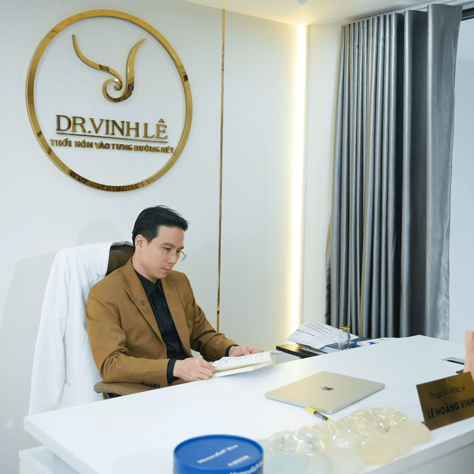 Thạc Sĩ Bác Sĩ Lê Hoàng Vinh – “nạn nhân” của chiêu trò trục lợi trên mạng xã hội.