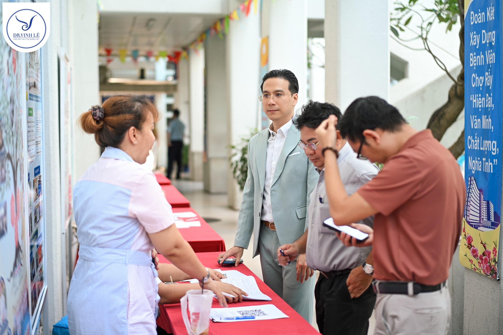 Bác sĩ Lê Hoàng Vinh tại hội thảo Motiva Ergonomix2 tại Bệnh viện Chợ Rẫy