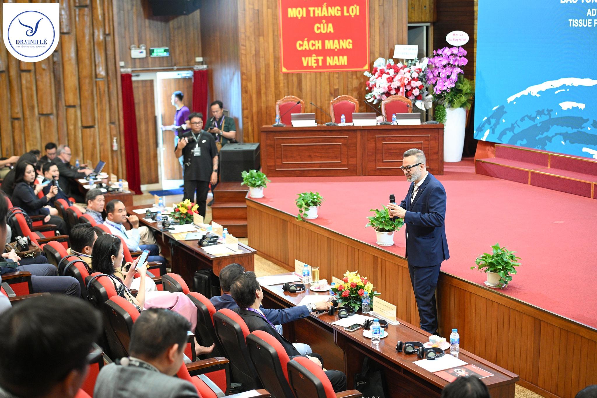 Quan cảnh diễn ra hội nghị tại Bệnh viện Chợ Rẫy