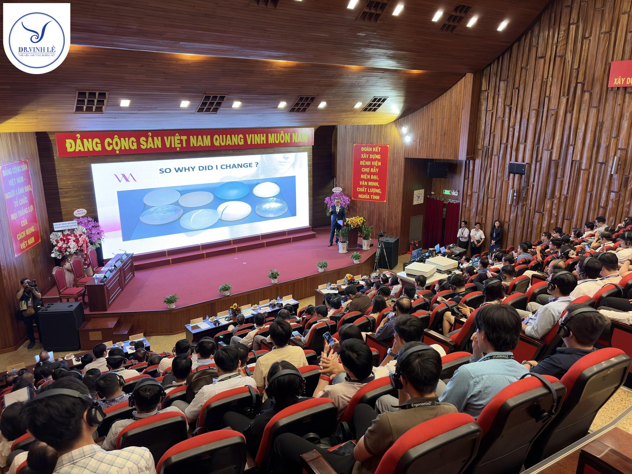 Quan cảnh diễn ra hội nghị tại Bệnh viện Chợ Rẫy